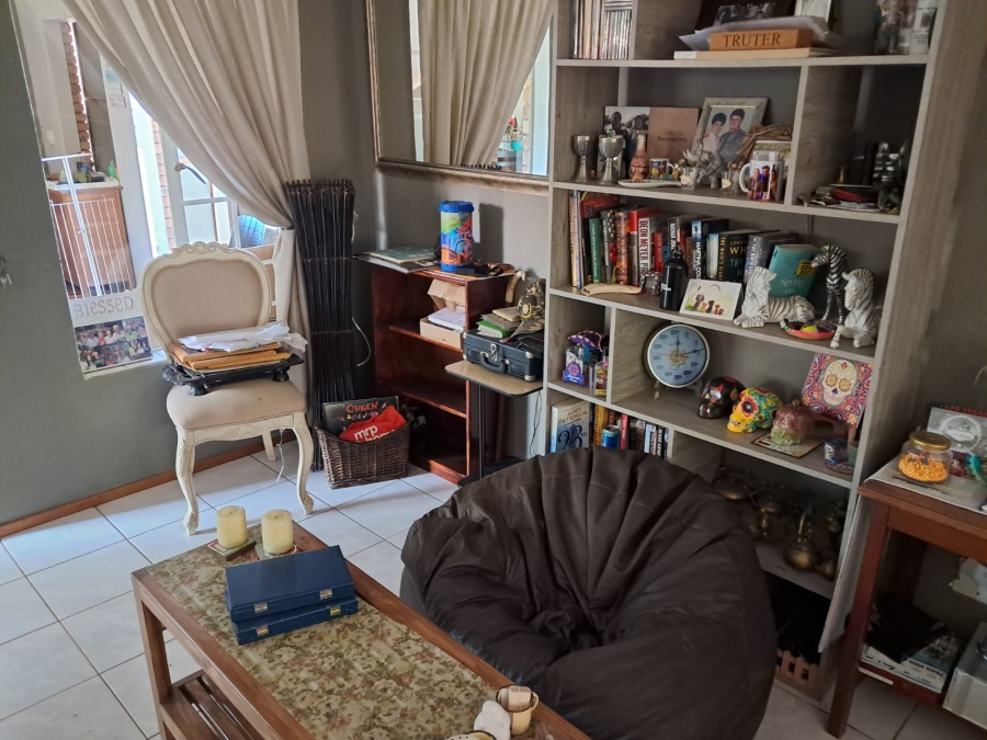 3 Bedroom Property for Sale in Safari Gardens North West